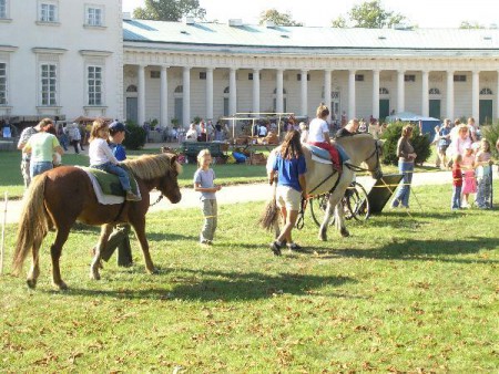 tradicni-chotkovske-slavnosti-na-zamku-kacina-plne-remesel